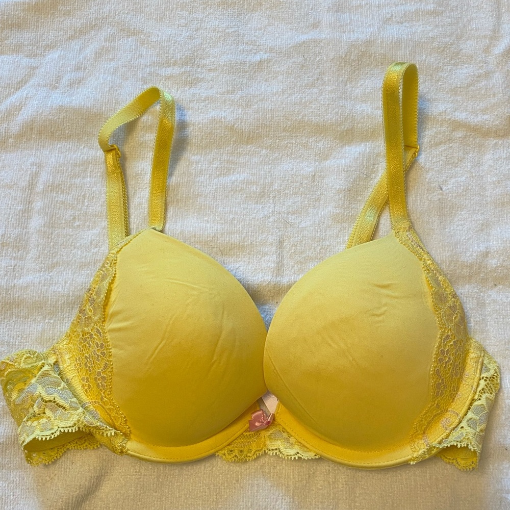 NWT Victoria’s Secret Dream Angels push up bra 34A yellow with lace wings